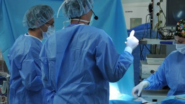 в България бе извършена първата операция по нов метод за лечение на рак на дебелото черво 