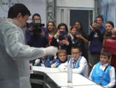 Детската лаборатория за приложна и забавна химия се проведе за втори път в София