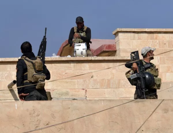 "Ислямска държава" изби стотици в Сирия, включително с тактика "камикадзе"