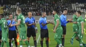 От Нефтохимик спасяват клуба с дарения от феновете