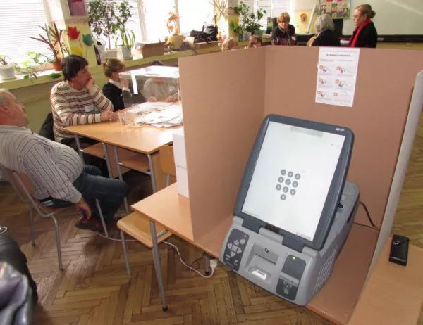 Какво прави ЦИК за машинното гласуване - поискала пари и като няма, мълчи
