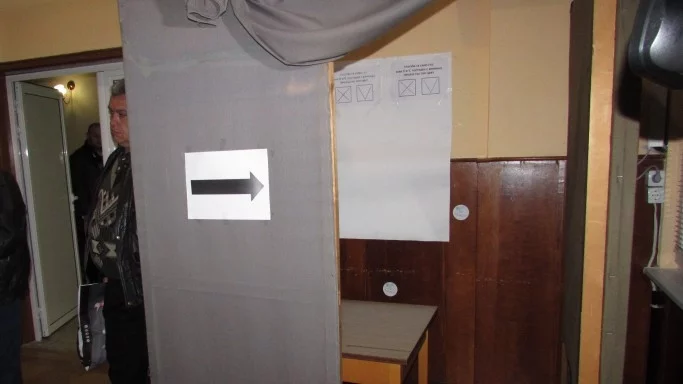 Изборният ден в цялата страна започна в нормална обстановка