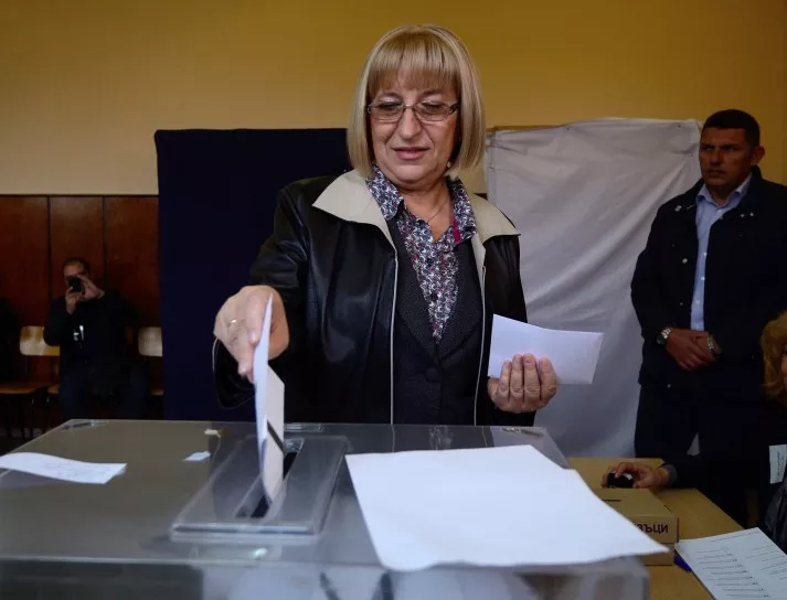 В родното село на Цачева са раздвоени за кого да гласуват