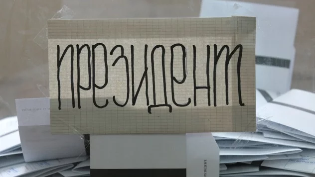 При 85% от протоколите: Радев води убедително, няма я окончателната активност за референдума