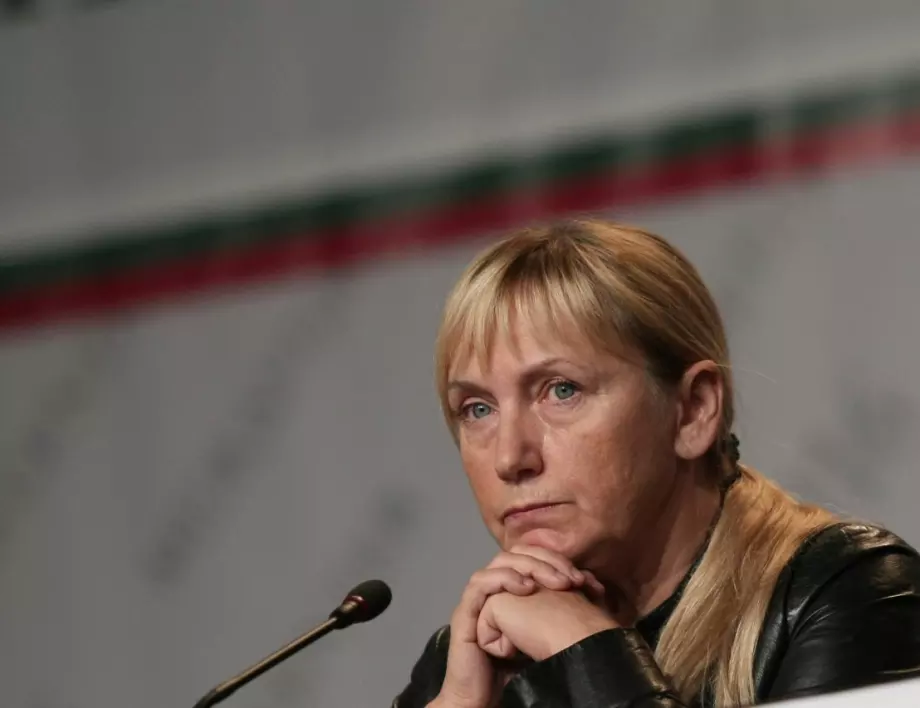 Йончева пита Борисов покрил ли се е от разговор с европейските депутати