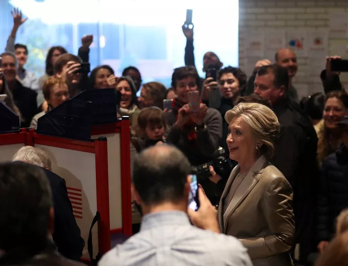 В петиция 2 милиона американци поискаха Хилари Клинтън за президент