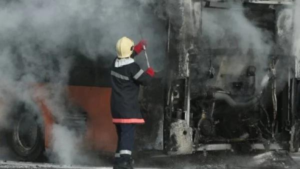 Автобус с 31 деца се запали в близост до Боровец