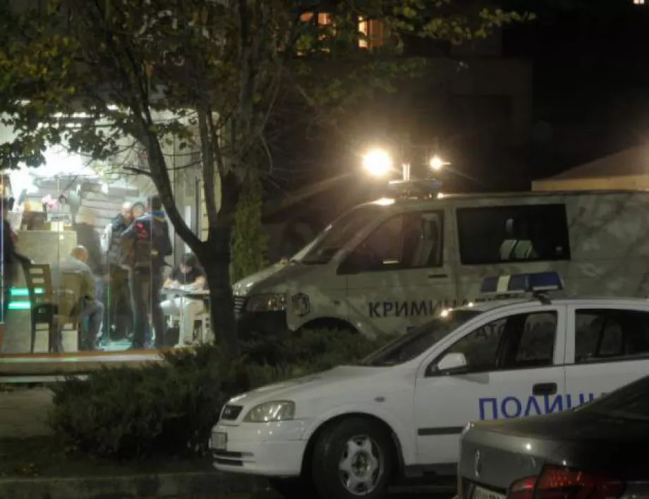 Откриха склад с над 100 кг наркотици и автомати в София