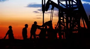 МАЕ се опасява от голям петролен излишък през 2017 г. 