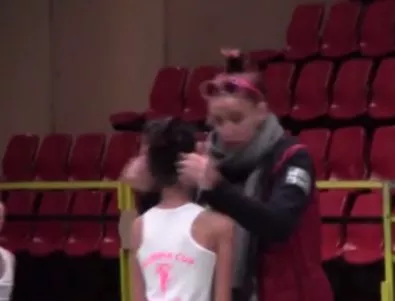 Скандал в гимнастиката: Треньорка крещи и дърпа ушите на дете (ВИДЕО)
