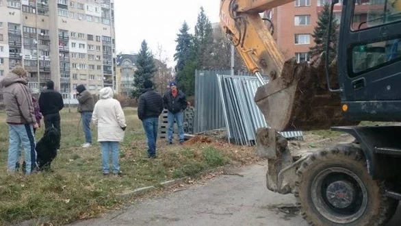 "Младост" отново на протест срещу строеж в градинка