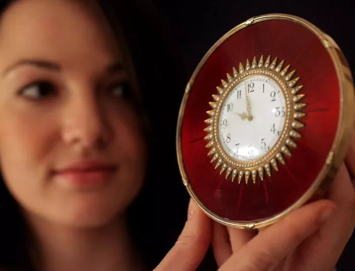 Продадоха уникален часовник за рекордна сума (СНИМКА)