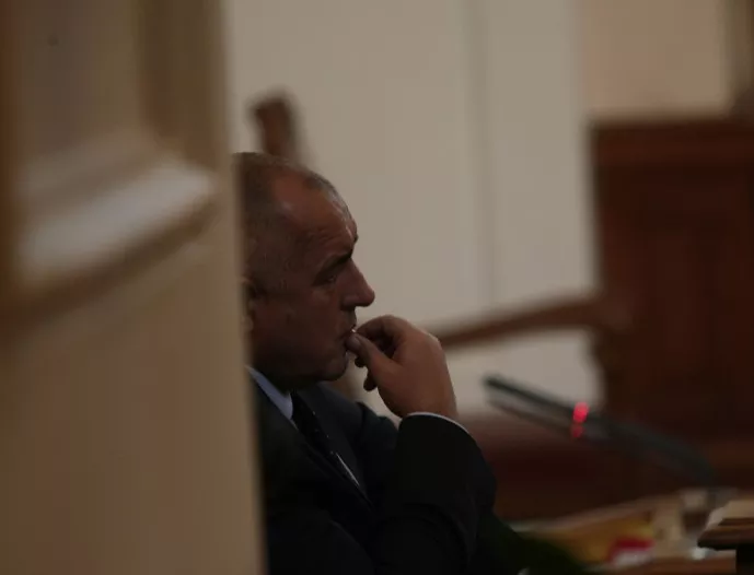 Борисов не дочака да гласуват оставката му, напусна пленарна зала