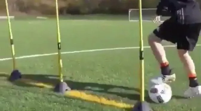 ВИДЕО: Не е за вярване какво може с топка това 10-годишно хлапе от Байерн