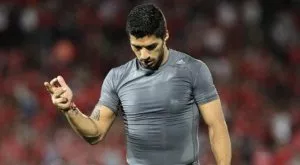 Суарес пак сгафи в националния и може да го накажат