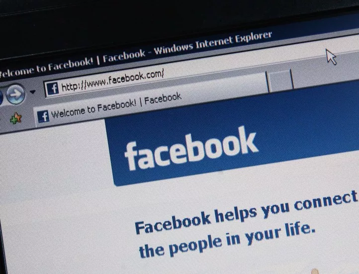 Facebook трябва да бъде третирана като медия и съдена, заяви германски министър