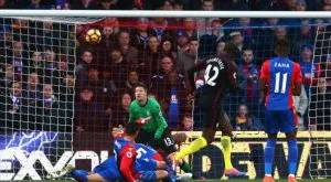 Гуардиола се смили над Яя, а той качи Сити на върха (ВИДЕО) 