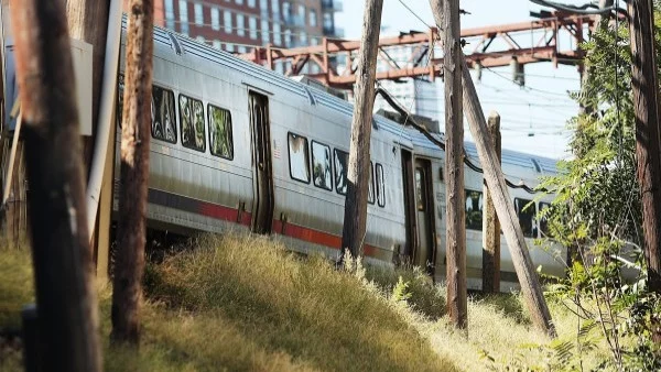 Влак с американски конгресмени се блъсна в камион, има загинал