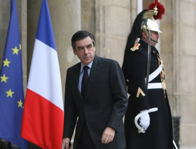 Над половината французи отхвърлят Фийон като кандидат-президент