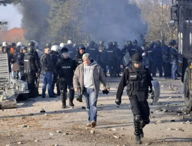 14 ранени полицаи в Харманли, 200 мигранти са задържани, Борисов пристигна на място*