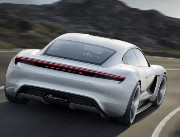 Спортните коли на Porsche все пак ще станат автономни