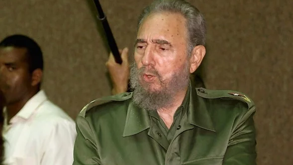Стотици хиляди се простиха с Фидел Кастро (СНИМКИ)