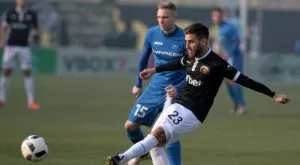 {{ otherArticle[0].article.title }}