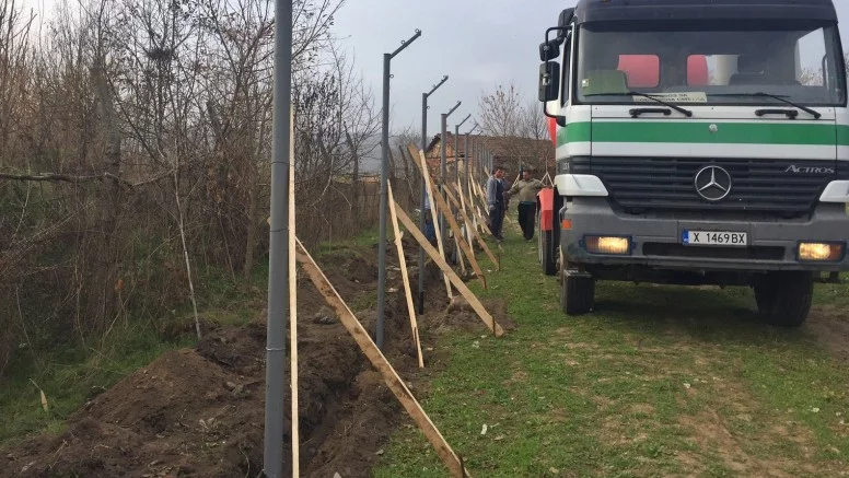 До четвъртък оградата на лагера в Харманли ще е готова