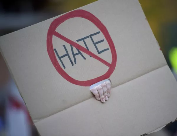 Властите у нас не действат достатъчно срещу езика на омразата онлайн