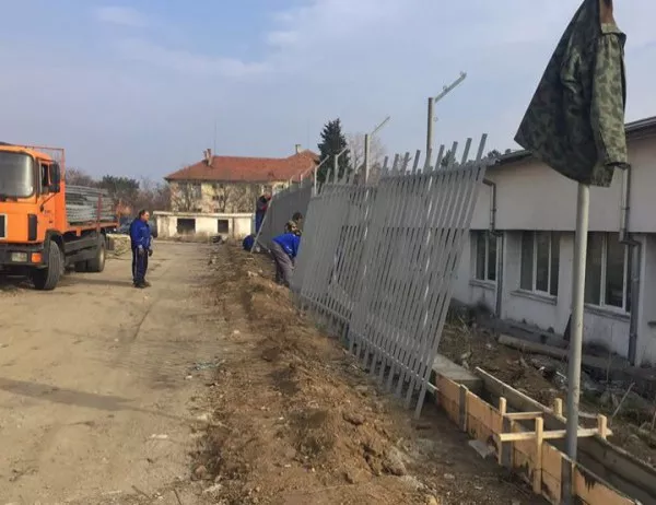 Жители на Малко Търново протестираха срещу изграждането на бежански лагер