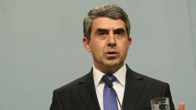 Няма да гледам назад към политическите партии и парламента