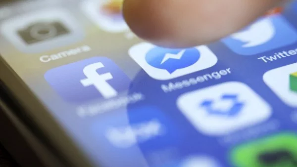 Създателят на интернет предсказа края на Facebook и Google