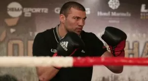 {{ otherArticle[0].article.title }}