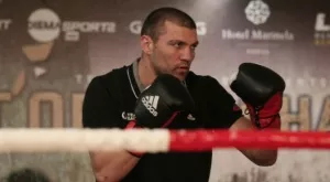 {{ otherArticle[0].article.title }}