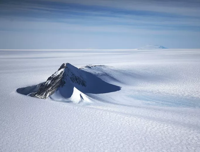 Български алпинисти на Антарктида спасени след помощ от страна на испанци