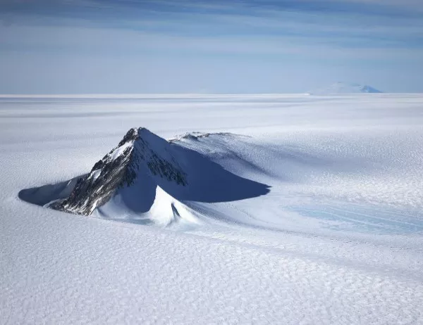 Норвежецът Бьорг Ослунд става първият човек, прекосил сам Антарктида
