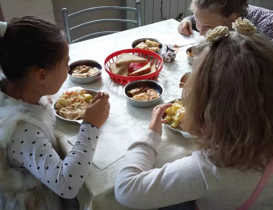 Ще се хранят ли децата ни с храни, неотговарящи на държавния стандарт? 