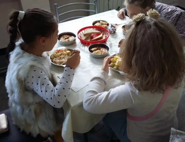 Агенцията по храните проверява две училища в София