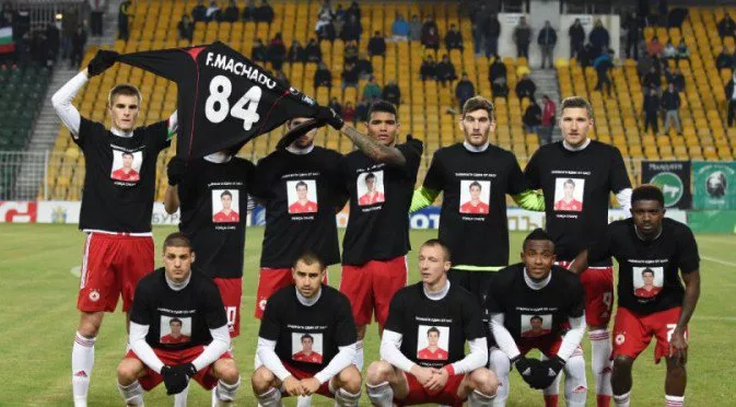 ЦСКА почете паметта на Машадо с черни фланелки