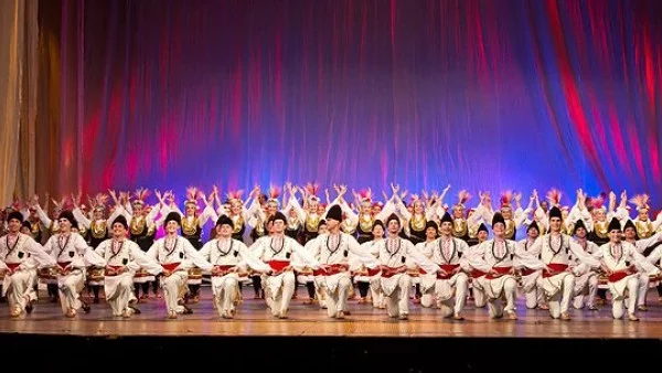 Фолклорен ансамбъл "Зорница" празнува 35 години на сцена