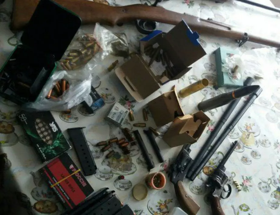 Хванаха контрабандни оръжия и боеприпаси на "Капитан Андреево" 