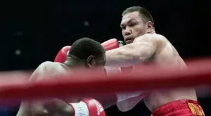 ВИДЕО: Техническа подборност лиши Пулев от най-бързия нокаут