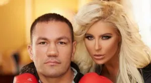 {{ otherArticle[0].article.title }}