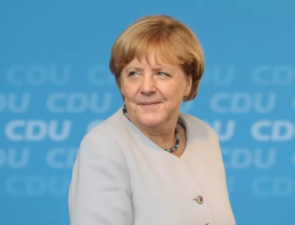 Ангела Меркел планира масова депортация на бежанци
