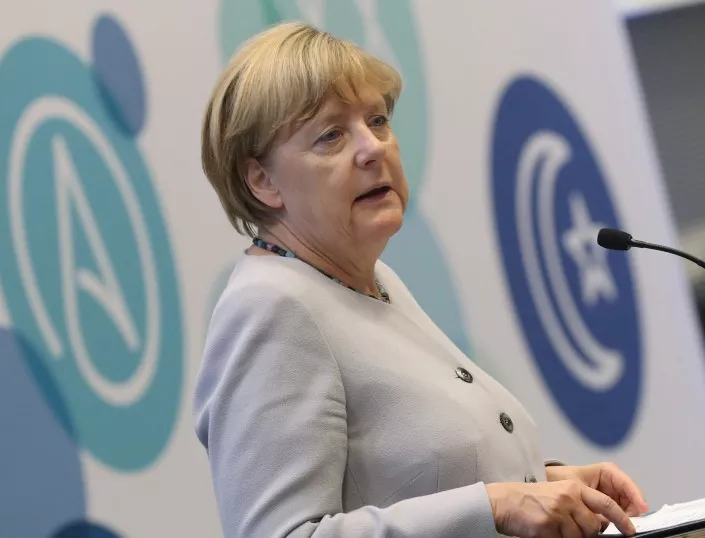 Меркел отрече Германия да държи еврото под реалната му стойност