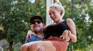 {{ otherArticle[0].article.title }}