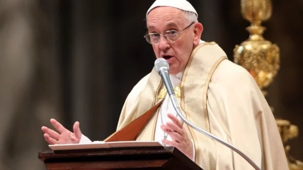 Папата пристига на историческа визита в ОАЕ