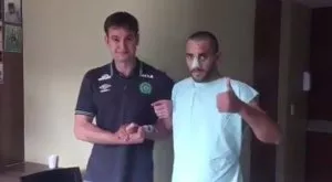 Отлично! Оцелял в самолетната катастрофа играч на Чапе проходи! (ВИДЕО)