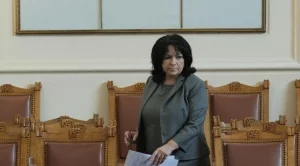 Министърът на енергетиката Теменужка Петкова подава оставка 