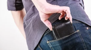 Не дръжте портфейла си в задния джоб не само заради джебчиите 